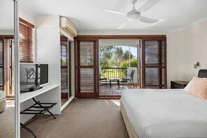 2 bedrooms - Villa Aqua: Riverside Retreat with Pool (Noosaville)