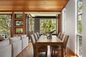 Dining - Noosa Oasis: Haven Near Main Beach (Noosa Heads)