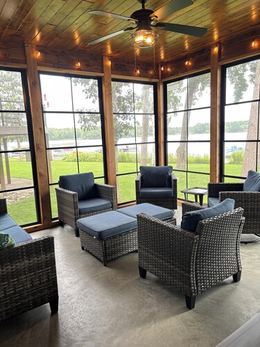 NEW! 2023 Built Spacious Lake Home on Cross Lake