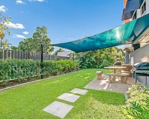 BBQ/picnic Area - ZEN QUEST - 2 Bedroom Apartment (Nightcliff)