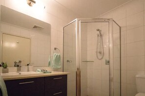 Executive Apartment | Bathroom