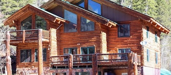 Pet-Friendly Family Lodge Fully Stocked Kitchen Fire Pit WiFi Kids Toys