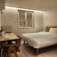 Single Room | Blackout drapes, soundproofing, free WiFi, bed sheets