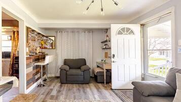 Smart TV, fireplace, music library, video library