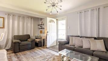 Smart-TV, Kamin, Musikbibliothek, Videothek