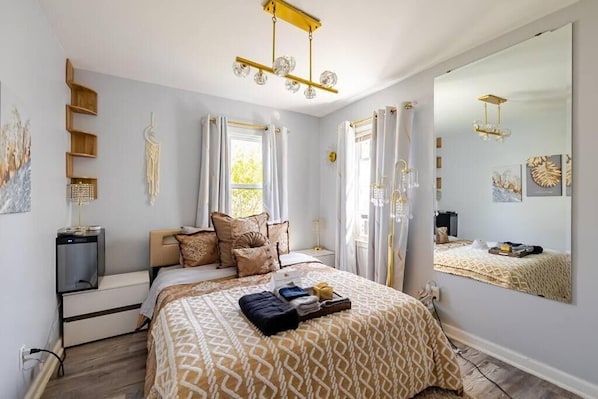 2 bedrooms, desk, iron/ironing board, free WiFi