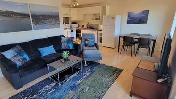 Apt 6 Upper View: Hood River Suites Extended Stay Downtown | 1 bedroom, premium bedding, memory foam beds, individually decorated