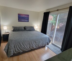 Departamento Deluxe, 1 cama King size y sofá cama, cocina, planta baja | 1 habitación, ropa de cama de alta calidad y camas con efecto memoria 