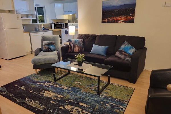 Apartamento Deluxe, cocina, vistas al río | Zona de estar | Una Smart TV, servicios de streaming