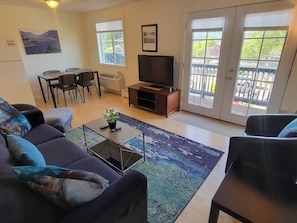 Apt 6 Upper View: Hood River Suites Extended Stay Downtown | Living area | Smart TV, streaming services