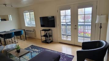 Apt 2 Upper View:  Hood River Suites Extended Stay Downtown | Living area | Smart TV, streaming services