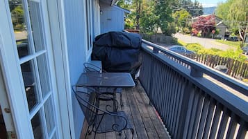 Apt 6 Upper View:  Hood River Suites Extended Stay Downtown | Terrace/patio
