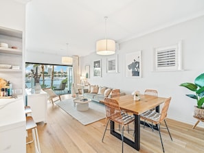Appartement (The Cocos at Palm View Collective) | Aire de séjour | Téléviseur à écran plat