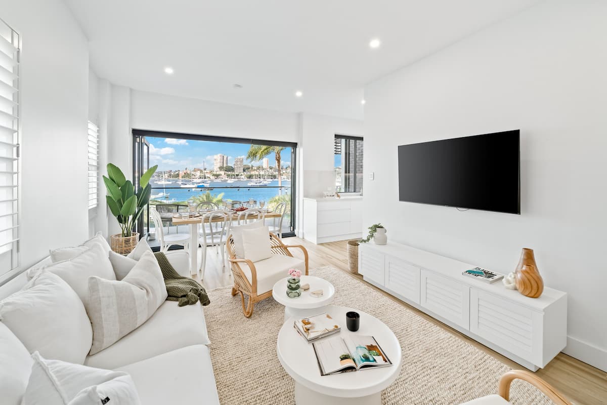 Apartment (The Peach at Palm View Collective) | Wohnbereich | Flachbildfernseher