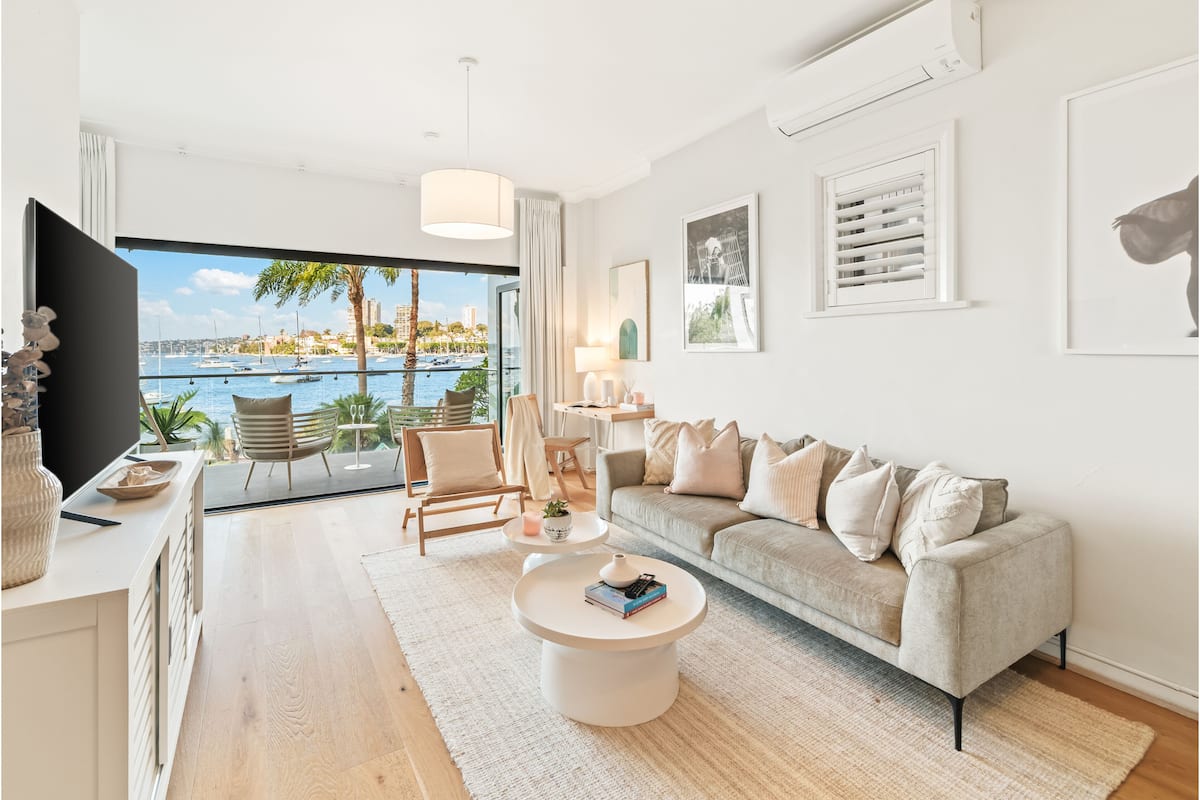 Apartment (The Cocos at Palm View Collective) | Wohnbereich | Flachbildfernseher