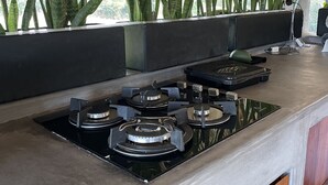 Cafetière/bouilloire, réfrigérateur, grille-pain, blender