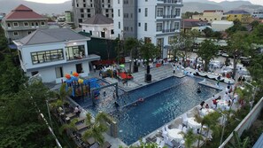 Outdoor pool - Romano Hotel (Kampot)