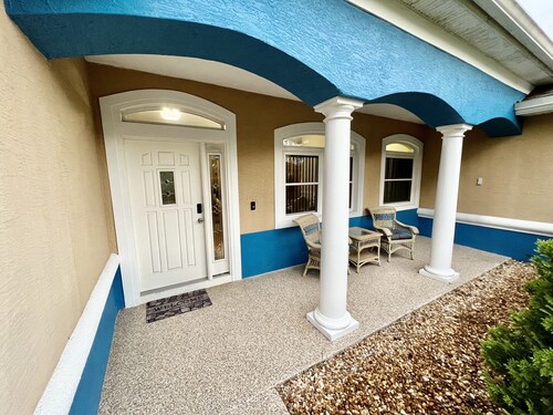 Hidden Treasure-cozy and stylish 3BR with salt water heated pool