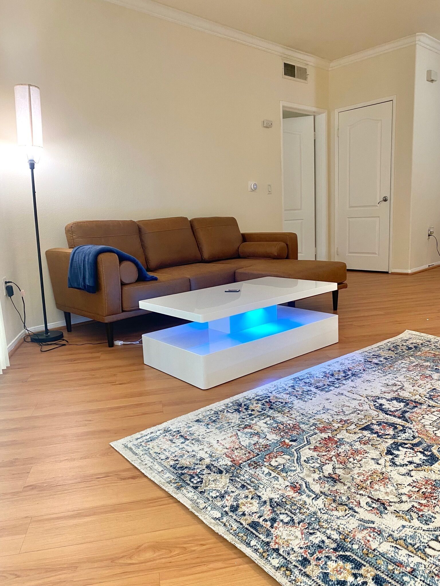 Adorable and Bright 2BD 2BR Unit