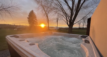 Sunset Bay - Experience Stunning Sunsets on Coon Lake - Charming 2 Bedroom House