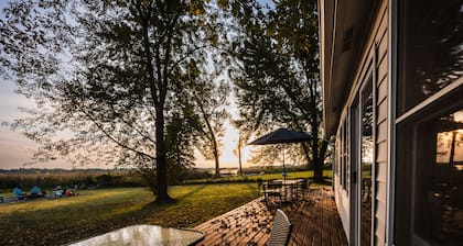 Sunset Bay - Experience Stunning Sunsets on Coon Lake - Charming 2 Bedroom House