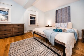 2 bedrooms, desk, travel crib, free WiFi