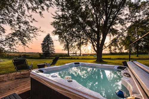 Sunset Bay - Experience Stunning Sunsets on Coon Lake - Charming 2 Bedroom House