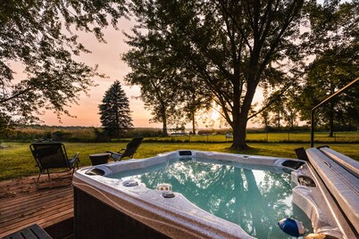 Sunset Bay - Experience Stunning Sunsets on Coon Lake - Charming 2 Bedroom House