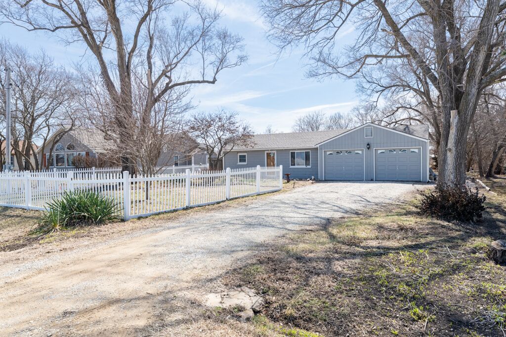 Quiet Country Retreat MHK