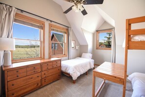 3 chambres, fer et planche à repasser, Wi-Fi gratuit, draps fournis
