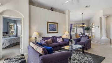 Fernseher, Tischfußball, Bücher