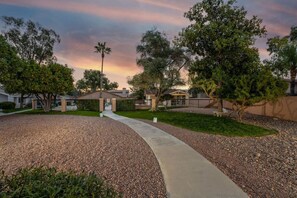 Property grounds - Pool / Fenced / 3 BR & 2 BA / Garage / Quiet (Tucson)