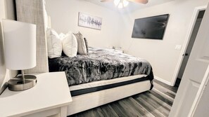 3 bedrooms, desk, blackout curtains, iron/ironing board - ✨NEW JACUZZI✨♨️🌊 MODERN HOME🏡 UNIVERSAL🎢 DISNEY🎡13 MIN NEAR INTERNATIONAL DR (Orlando)