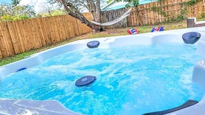 Outdoor spa tub - ✨NEW JACUZZI✨♨️🌊 MODERN HOME🏡 UNIVERSAL🎢 DISNEY🎡13 MIN NEAR INTERNATIONAL DR (Orlando)