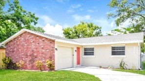 Exterior - ✨NEW JACUZZI✨♨️🌊 MODERN HOME🏡 UNIVERSAL🎢 DISNEY🎡13 MIN NEAR INTERNATIONAL DR (Orlando)