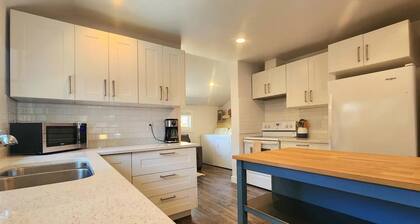 Stylish Main-Beach Lake House with A/C