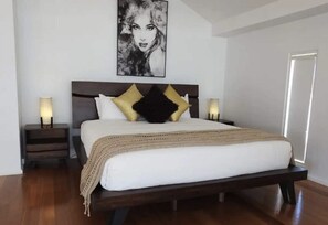 3 bedrooms, desk, iron/ironing board, free WiFi - Luxury New York style Penthouse in the heart of Cosmopolitan Bendigo (Bendigo)