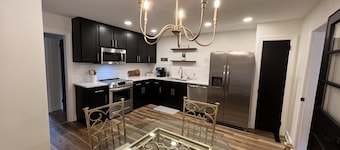 Restful Mid-Mod in the heart of Hickory