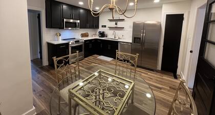 Restful Mid-Mod in the heart of Hickory