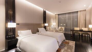 Deluxe Room | Bar mini, meja, seterika/papan seterika, Wi-fi percuma