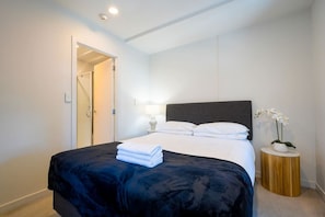 2 bedrooms, WiFi (free), bed sheets