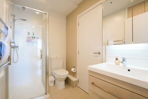 Bruser, hårtørrer, håndklæder, Sæbe