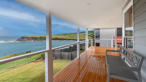 Terrace/patio - Kiama Cliff Retreat - panoramic ocean views (KIAMA HEIGHTS)