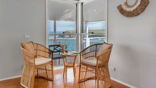 Kiama Cliff Retreat ~ Breath-taking location with magnificent panoramic ocean views