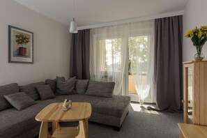 Cortinas blackout, cuna de viaje y wifi gratis 