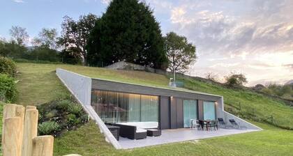 Casa y JardĂn de Diseño en Precioso Entorno a 8 Min. de la Playa. Parking y Wifi