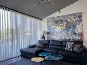 Smart TV - Casa y Jardín de Diseño en Precioso Entorno a 8 Min. de la Playa. Parking y Wifi (AS)