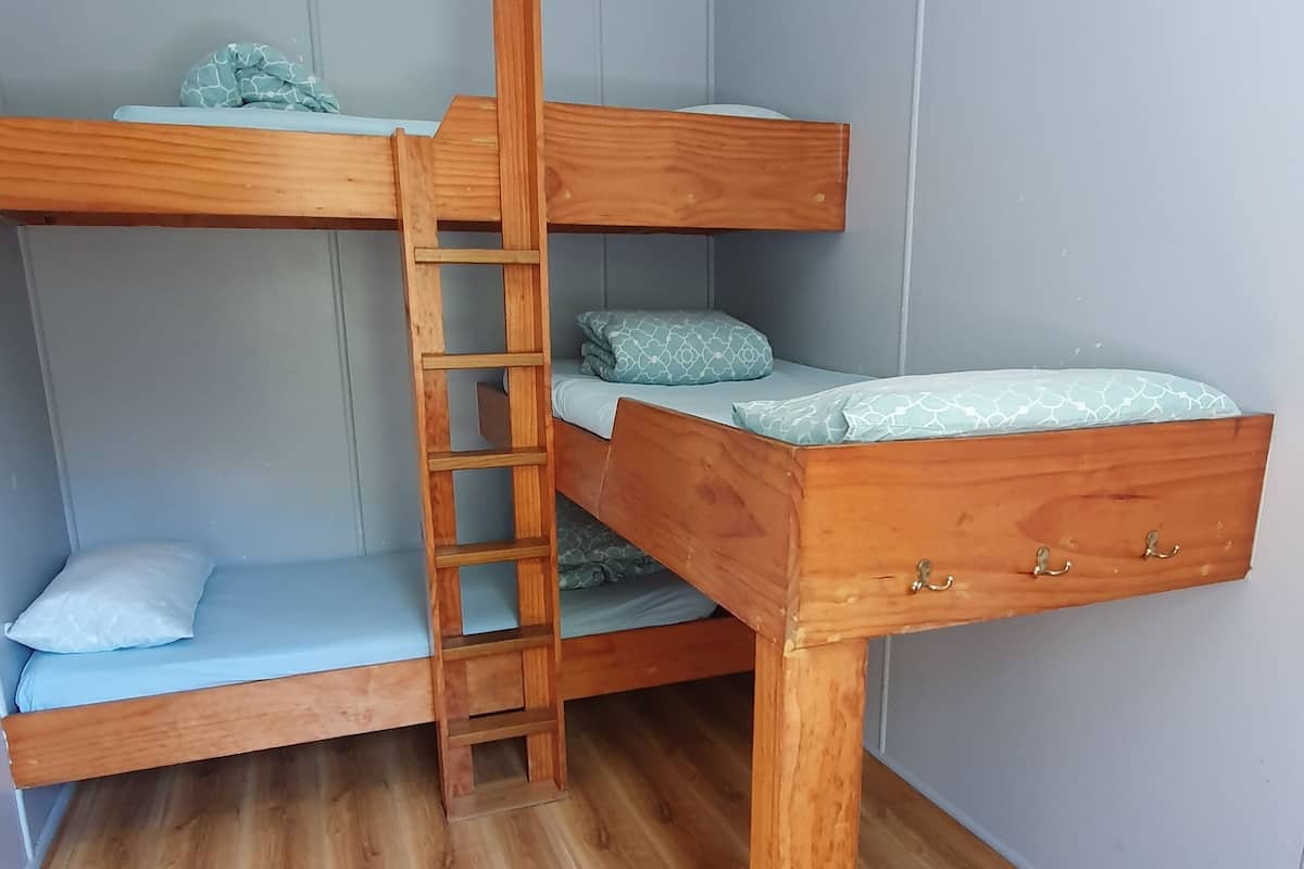 1 Bed in Dorm of 3 | アイロン / アイロン台、WiFi (無料)、ベッドシーツ