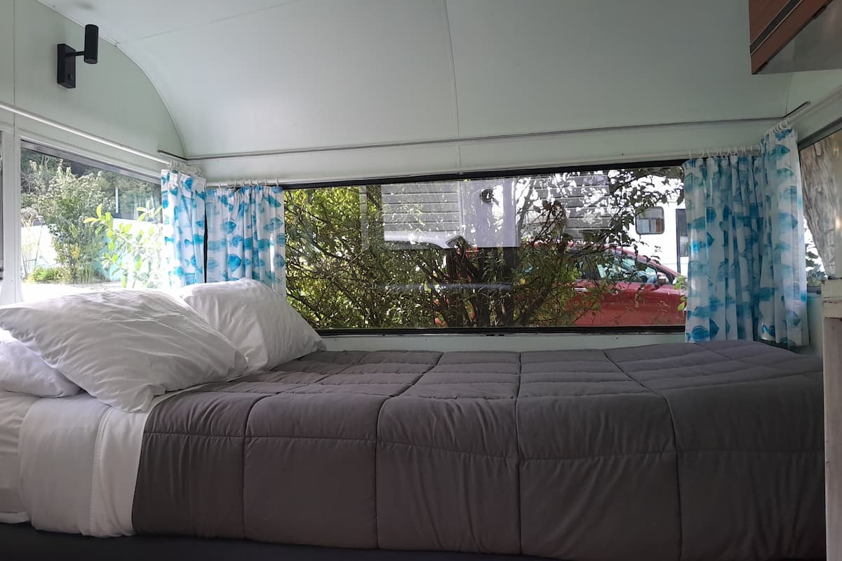 Small Caravan for 2 with Child | アイロン / アイロン台、WiFi (無料)、ベッドシーツ
