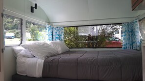 Small Caravan for 2 with Child | 熨斗/熨衫板、免費 Wi-Fi、床單
